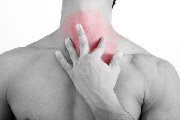 Un mal de gorge peut être un signe d'ostéochondrose cervicale