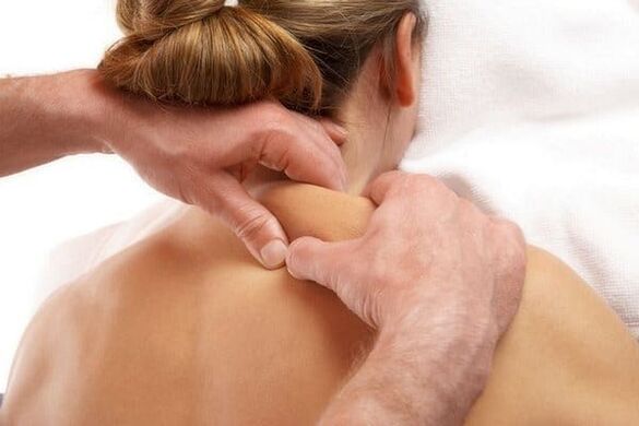 Le massage aide à améliorer l'état de l'ostéochondrose.